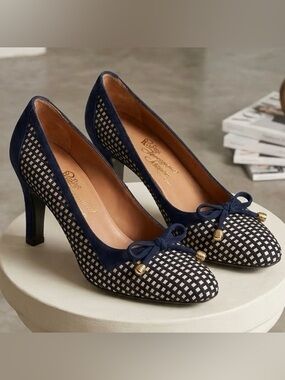 RARE Vintage Rosina Ferragamo Schiavone Suede Pumps Size 5.5 Navy Blue Heels 90s